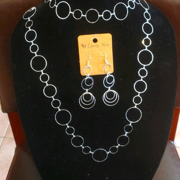 NWT Hoop Style Silver Necklace and Earrings Set - Picture 6 of 6